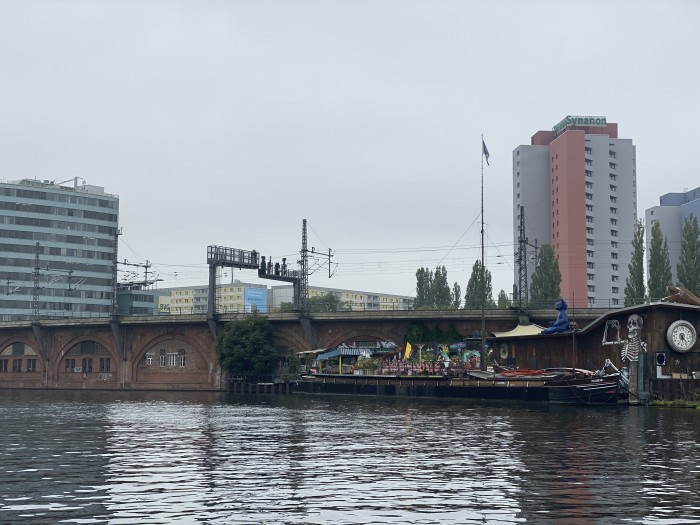 Das Teleobjektiv bietet wie bei den Vorgängermodellen eine doppelt so hohe Brennweite wie das Normalobjektiv. (Bild: Tobias Költzsch/Golem.de)